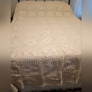 Handmade Crochet Coverlet Bedspread Table Cover Vintage